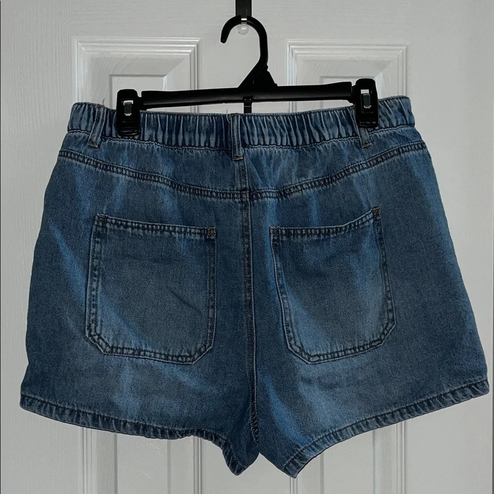 Kensie Jeans Shorts - Picture 2 of 3